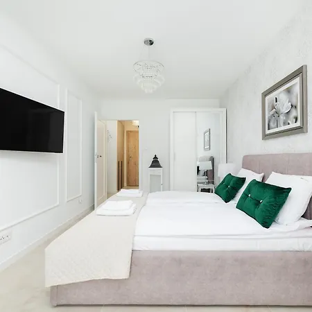 Апартаменты Velours Oasis - With Pool, Sauna & Gym - At The Baltic Sea Дзивнув